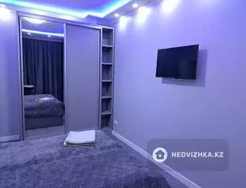 2-комнатная квартира, этаж 4 из 16, 54 м², по часам