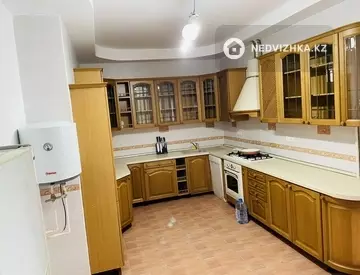 5-комнатная квартира, этаж 9 из 9, 190 м²