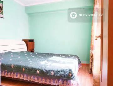 4-комнатная квартира, этаж 3 из 5, 60 м²