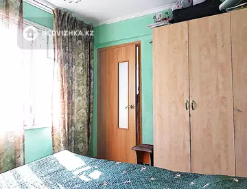 4-комнатная квартира, этаж 3 из 5, 60 м²