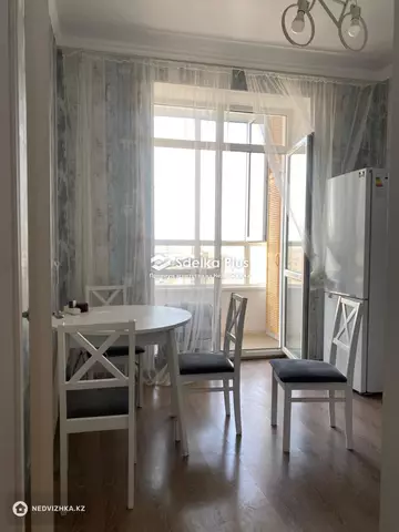 1-комнатная квартира, этаж 10 из 10, 38 м²