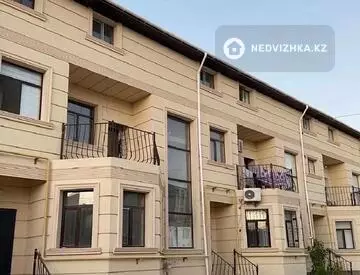 5-комнатная квартира, этаж 3 из 3, 270 м²