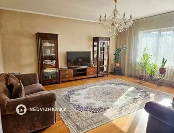 5-комнатный дом, 235 м²