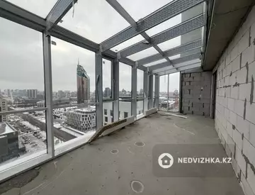 4-комнатная квартира, этаж 19 из 21, 211 м²