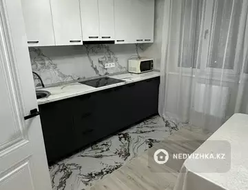 2-комнатная квартира, этаж 8 из 12, 55 м², на длительный срок