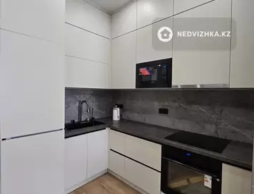 1-комнатная квартира, этаж 3 из 3, 67 м²