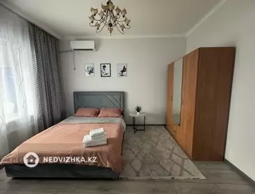 2-комнатная квартира, этаж 4 из 10, 41 м², посуточно