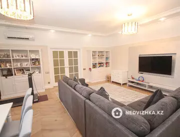 4-комнатная квартира, этаж 5 из 3, 194 м²