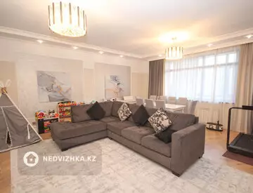 4-комнатная квартира, этаж 5 из 3, 194 м²