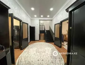 4-комнатный дом, 9.3 соток, 450 м²