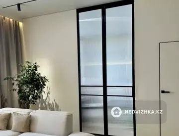 4-комнатная квартира, этаж 2 из 8, 104 м²