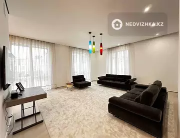 3-комнатная квартира, этаж 3 из 3, 178 м²