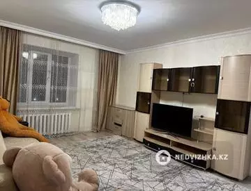 2-комнатная квартира, этаж 4 из 12, 78 м², на длительный срок