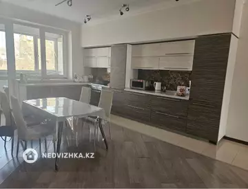 3-комнатная квартира, этаж 4 из 6, 120 м²