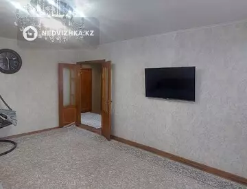 4-комнатная квартира, этаж 4 из 5, 82 м²