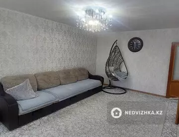 4-комнатная квартира, этаж 4 из 5, 82 м²