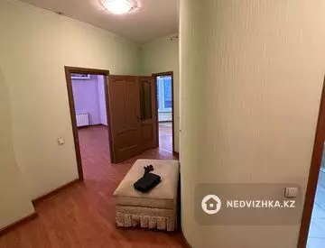 3-комнатная квартира, этаж 2 из 10, 170 м²