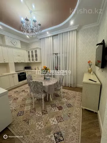 5-комнатная квартира, этаж 3 из 6, 147 м²