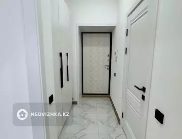 1-комнатная квартира, этаж 8 из 10, 40 м², на длительный срок