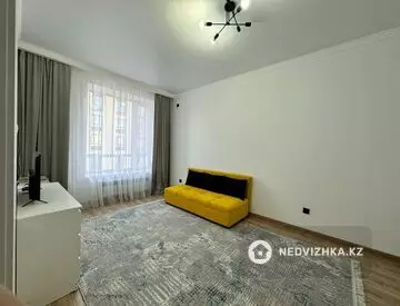 1-комнатная квартира, этаж 8 из 10, 40 м², на длительный срок