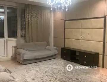 3-комнатная квартира, этаж 8 из 10, 130 м², на длительный срок