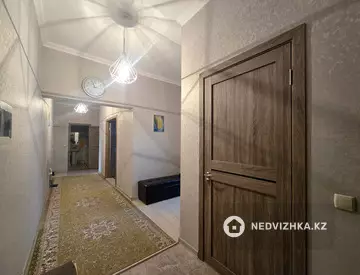 3-комнатная квартира, этаж 4 из 13, 102 м²