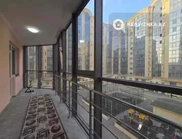 3-комнатная квартира, этаж 4 из 13, 102 м²