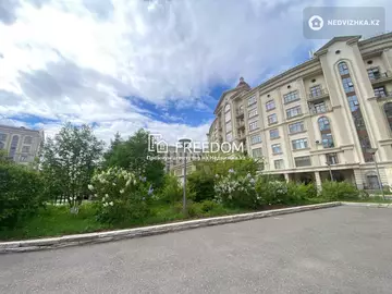 3-комнатная квартира, этаж 4 из 7, 135 м²