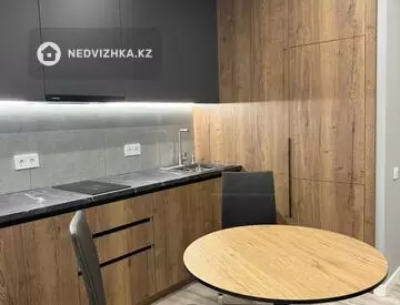 2-комнатная квартира, этаж 8 из 13, 47 м², посуточно