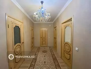 3-комнатная квартира, этаж 4 из 5, 98 м²