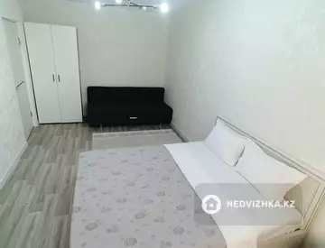 1-комнатная квартира, этаж 4 из 9, 38 м², посуточно