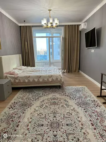 4-комнатная квартира, этаж 3 из 7, 212 м²