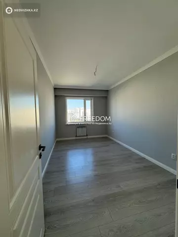 3-комнатная квартира, этаж 8 из 9, 74 м²