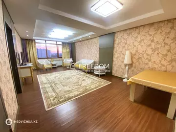 5-комнатная квартира, этаж 8 из 18, 200 м²