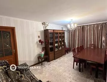 4-комнатная квартира, этаж 3 из 5, 80 м²