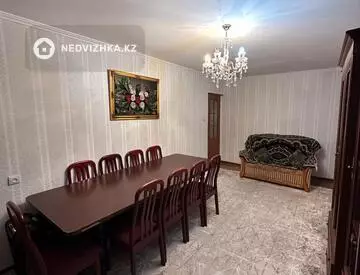 4-комнатная квартира, этаж 3 из 5, 80 м²