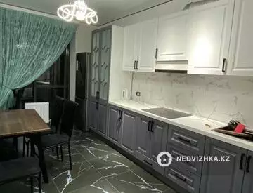 3-комнатная квартира, этаж 9 из 12, 66 м², на длительный срок