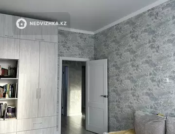 3-комнатная квартира, этаж 4 из 6, 93 м²