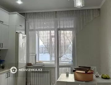 3-комнатная квартира, этаж 4 из 6, 93 м²