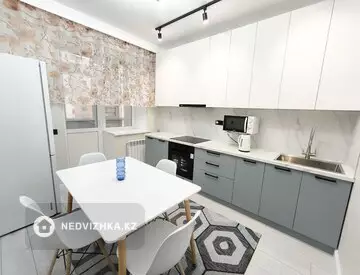 1-комнатная квартира, этаж 4 из 12, 38 м²