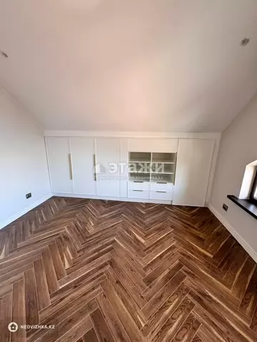 5-комнатная квартира, этаж 2 из 3, 189 м²