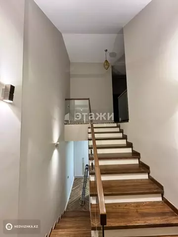 5-комнатная квартира, этаж 2 из 3, 189 м²