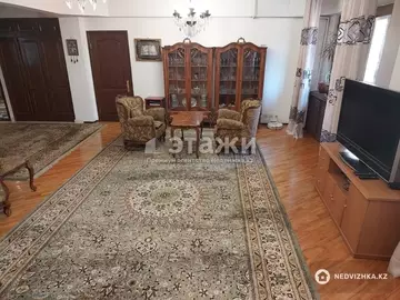 4-комнатная квартира, этаж 3 из 6, 144 м²