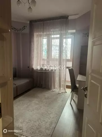 4-комнатная квартира, этаж 4 из 7, 80 м², на длительный срок