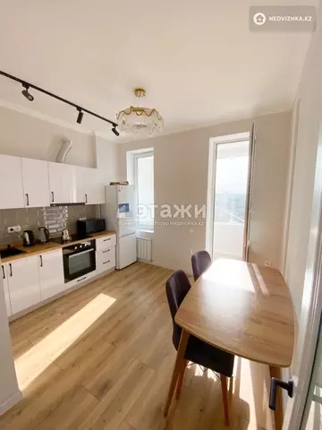 3-комнатная квартира, этаж 10 из 16, 70 м², на длительный срок
