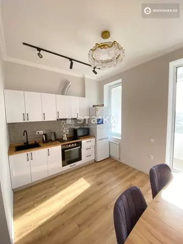 3-комнатная квартира, этаж 10 из 16, 70 м², на длительный срок