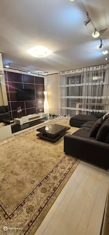 2-комнатная квартира, этаж 2 из 9, 65 м², на длительный срок