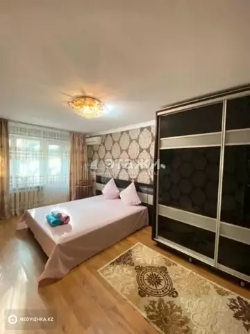 3-комнатная квартира, этаж 2 из 5, 75 м², на длительный срок