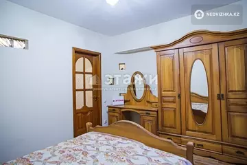 2-комнатная квартира, этаж 3 из 5, 54 м², на длительный срок