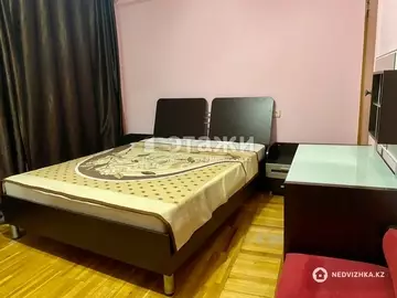 3-комнатная квартира, этаж 5 из 5, 70 м², на длительный срок